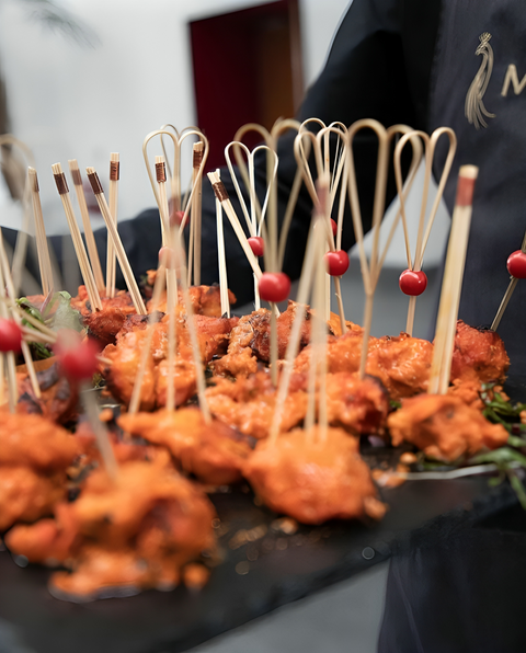 How Tableware Choices Affect Guest Confidence at Standing Events